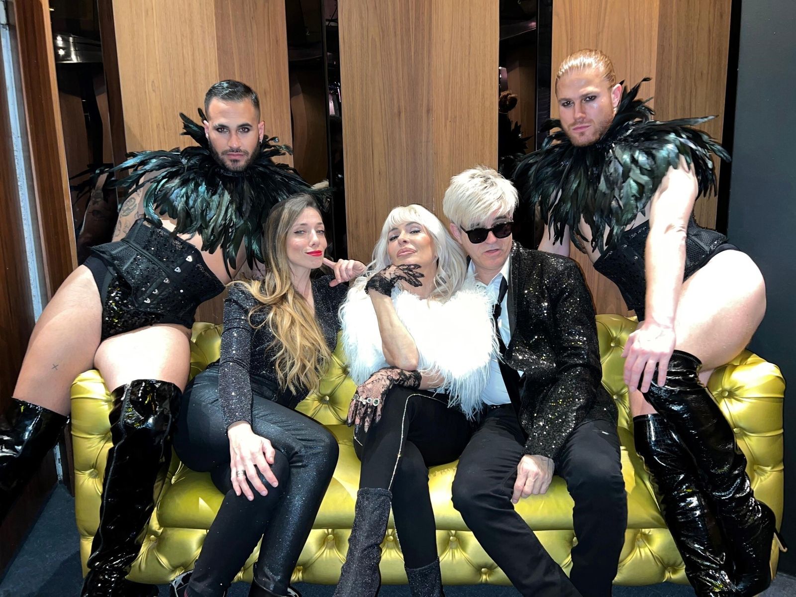 El conjunto de miembros de la actuación eurovisiva de España en Eurovisión, Nebulossa y sus bailarines con 'Zorra'