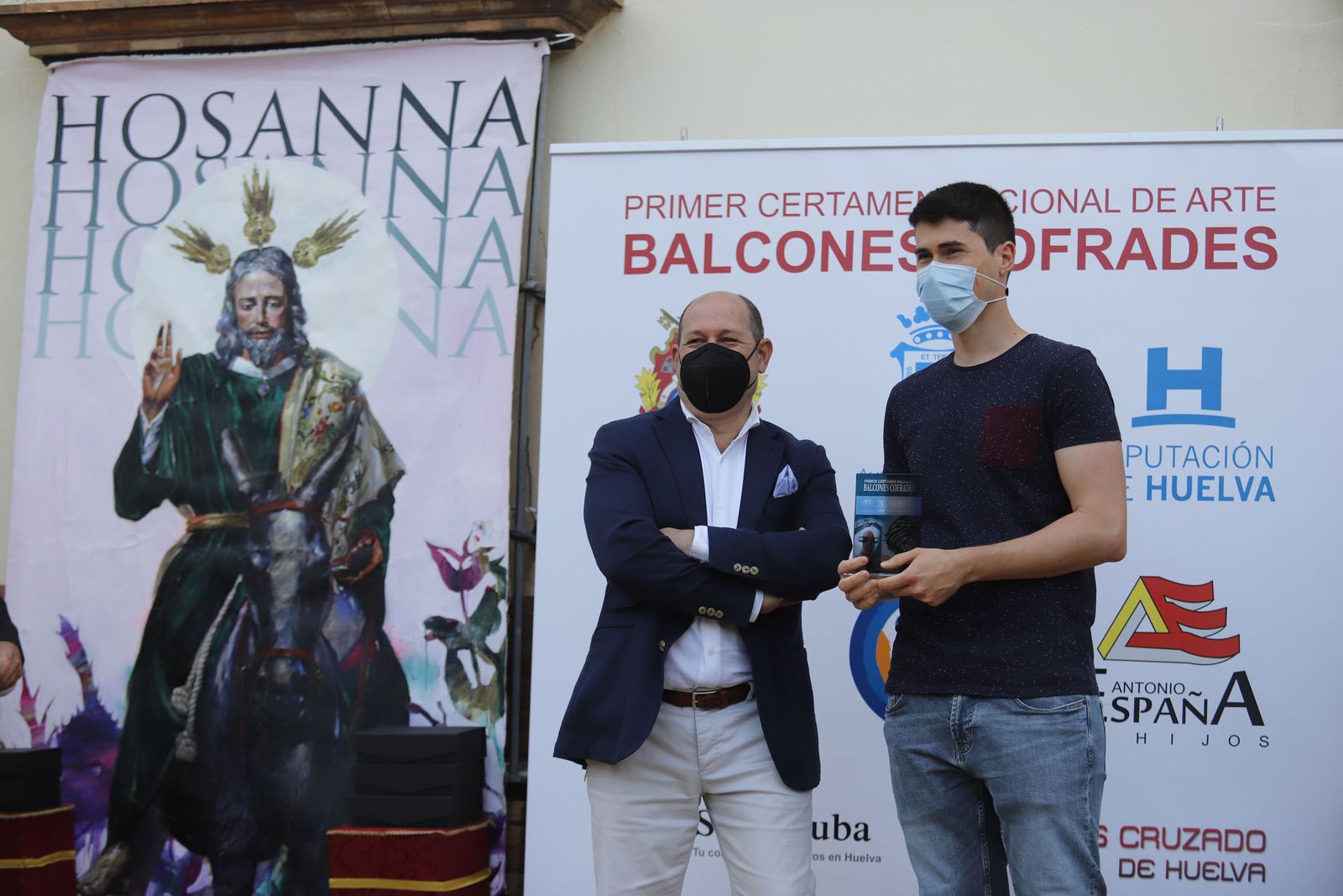 Entrega de los premios del certamen de arte 'Balcones Cofrades' y el concurso escolar de pasos y carteles de Semana Santa 'Ciudad de Huelva'