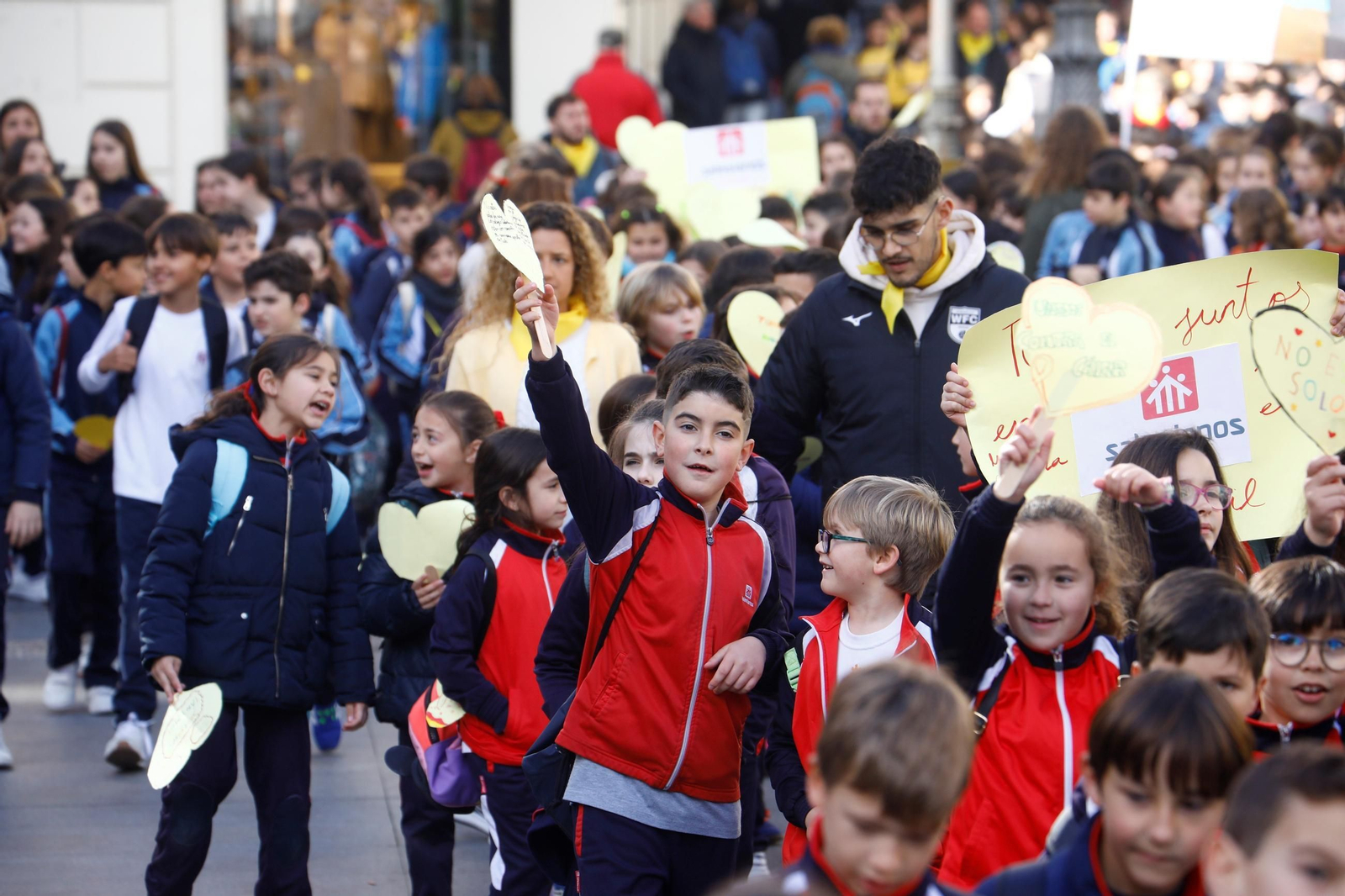 Más de un millar de niños marchan por Córdoba contra el cáncer infantil