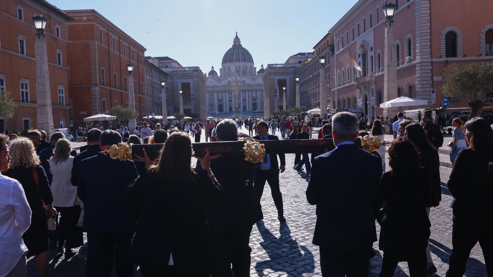 La Cruz del Mundo en peregrinación a Roma