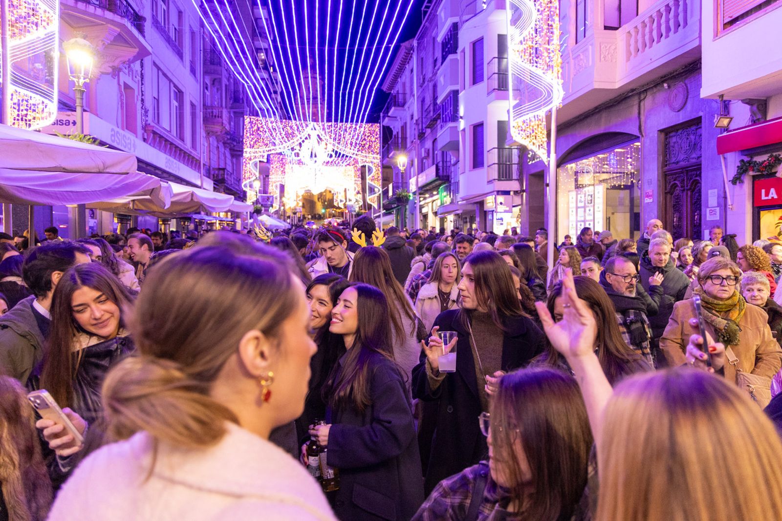Así disfruta Jaén del concierto extraordinario a pie de calle: "Son de Vida"