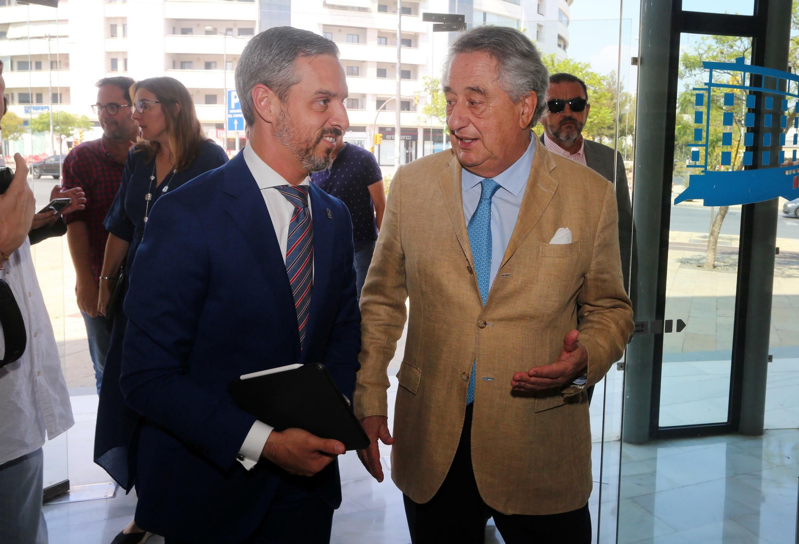 Juan Bravo con Javier Targhetta, consejero delegado de Atlantic Copper.