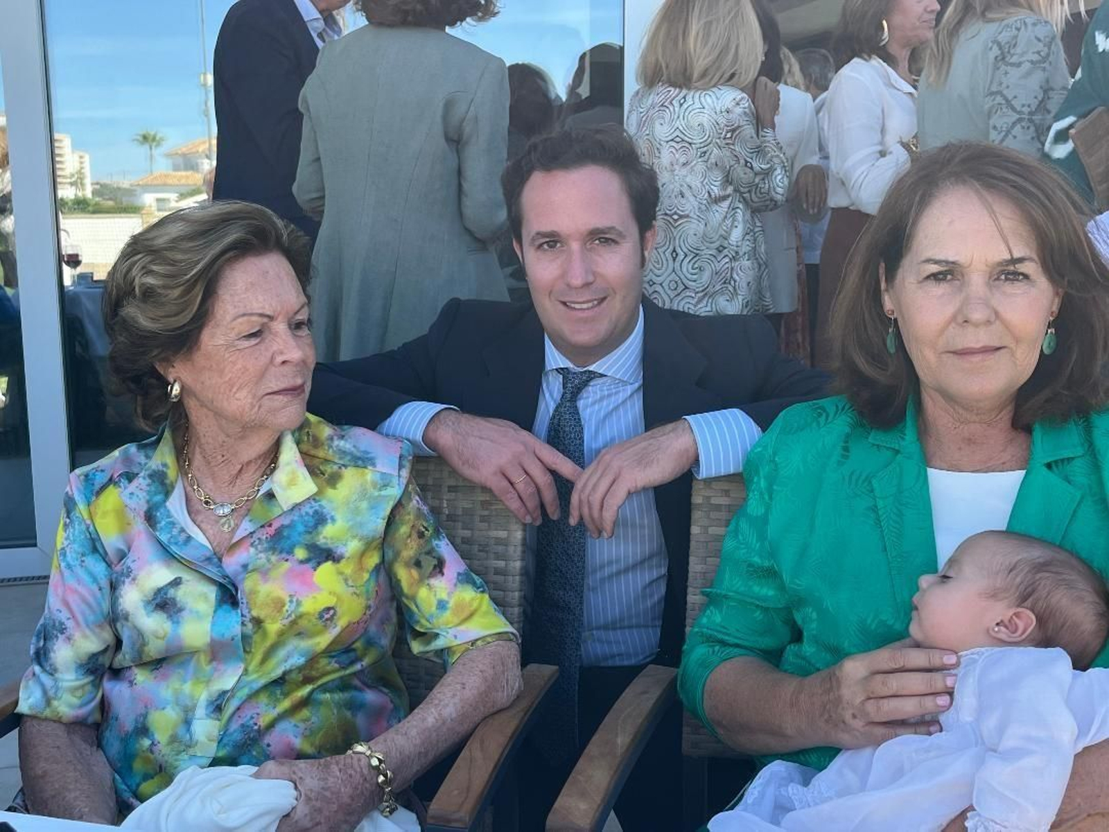 Cuatro generaciones de la familia: Rocío Noguera, Macarena Guardiola, Juan Pemán y Sol Pemán.