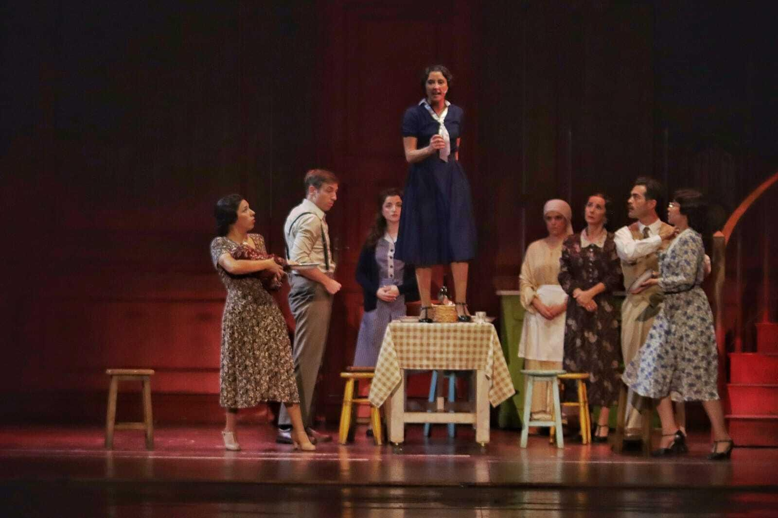 El musical 'El tiempo entre costuras', en el Teatro Cervantes hasta 10 de septiembre, en imágenes