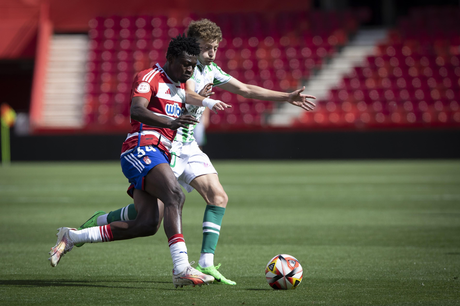 Las mejores fotos del ambiente en el Recreativo Granada - Córdoba CF