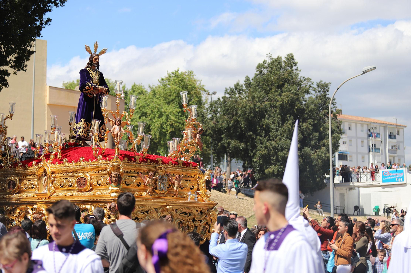 Imágenes del recorrido de la Hermandad del Cristo Cautivo de Huelva