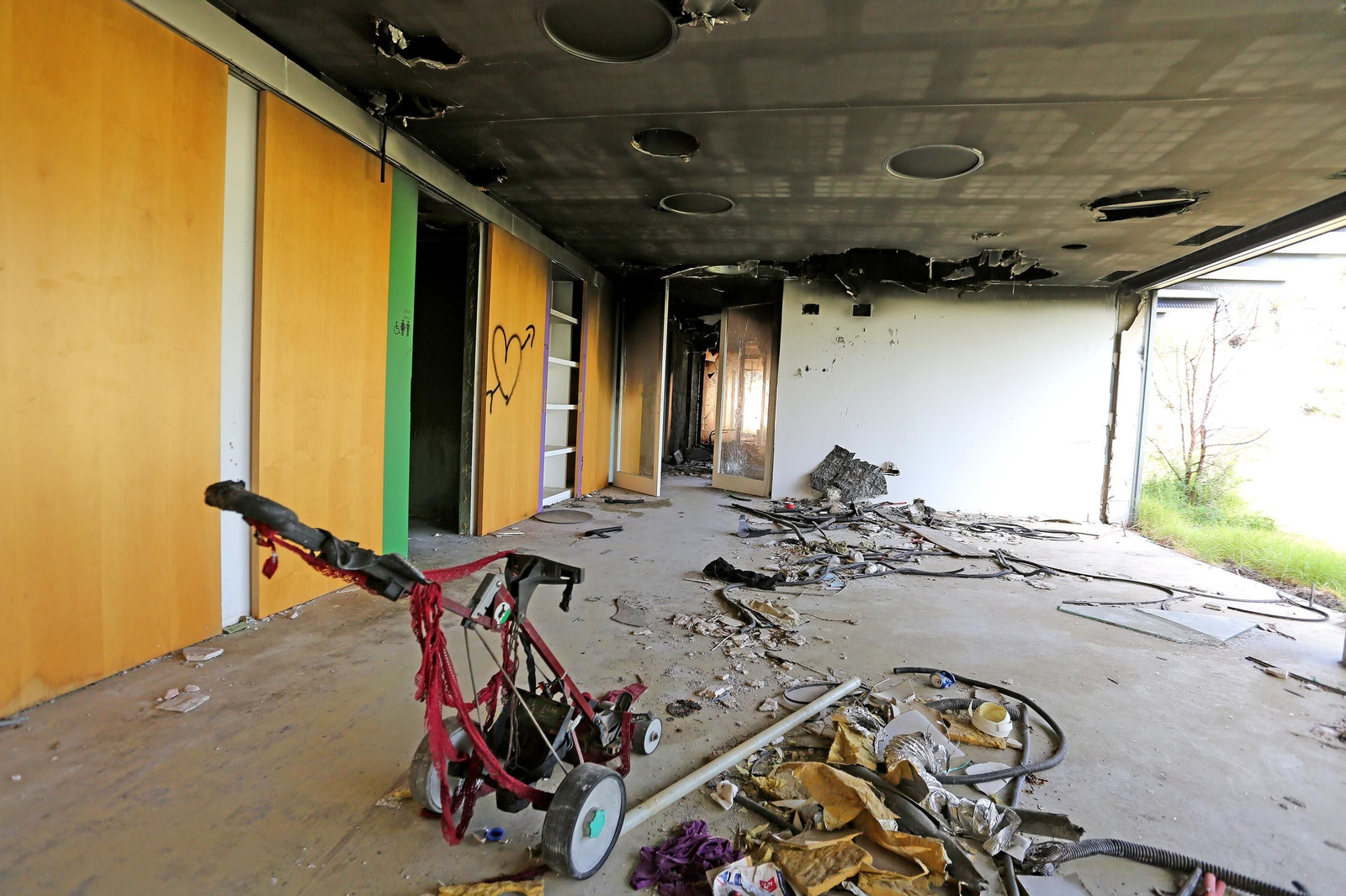 Abandono total del centro de mayores Paz y Aflicción