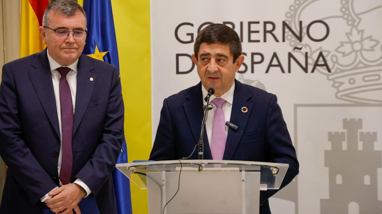 El presidente de la Diputación de Jaén, Francisco Reyes, durante la rueda de prensa