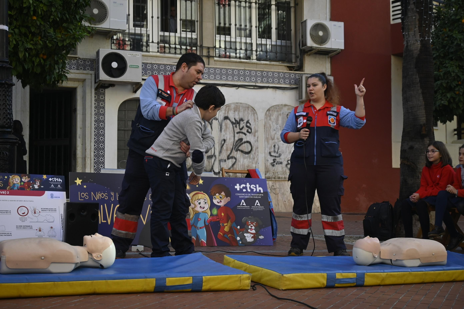Los niños del Cardenal Spínola aprenden a salvar vidas.