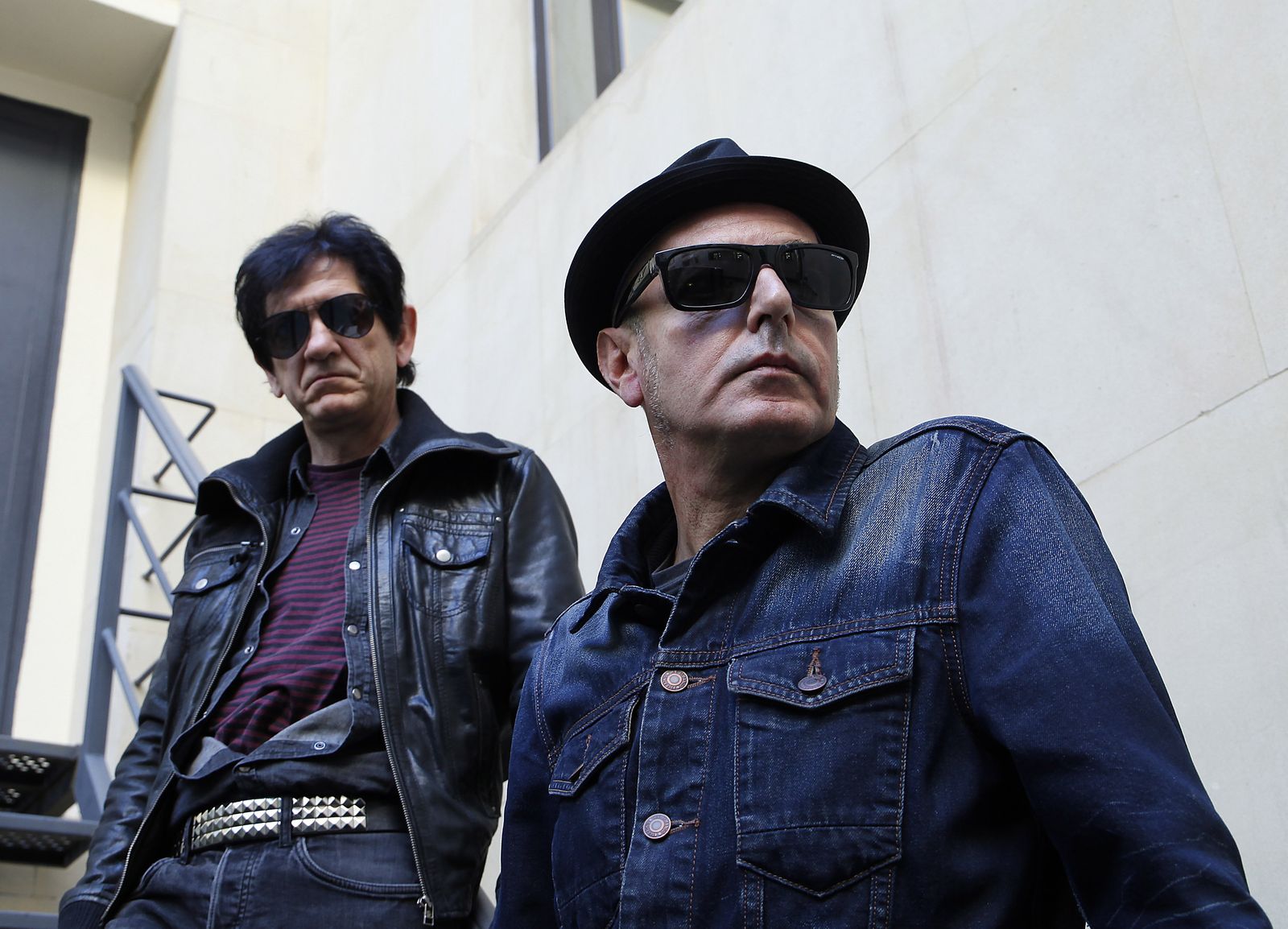 El algecireño Juan Codorniú y Antonio Arias, guitarrista y bajista y cantante respectivamente de Lagartija Nick, en la sede de 'Diario de Sevilla'.