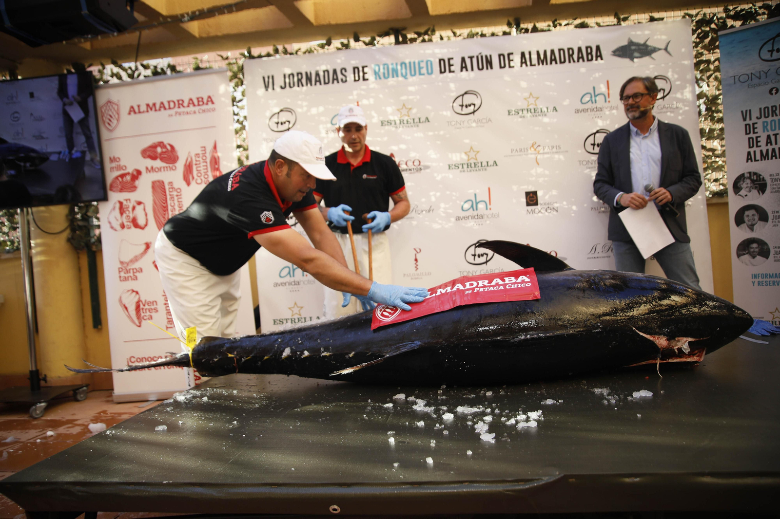 El ronqueo del atún en el Espacio Gatronómico Tony García, en imágenes