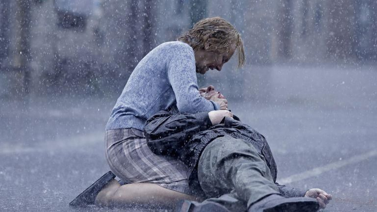 Elena Irureta en la escena del asesinato de Txato (José Ramón Soroiz)