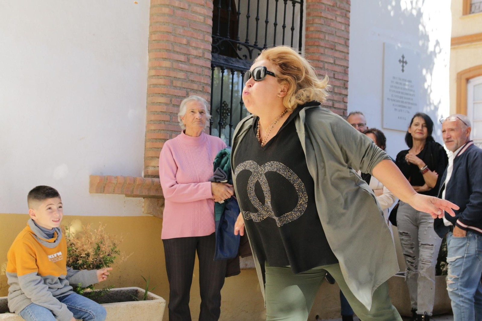 Las imágenes del concurso de lanzamiento de hueso de aceituna de Canjáyar