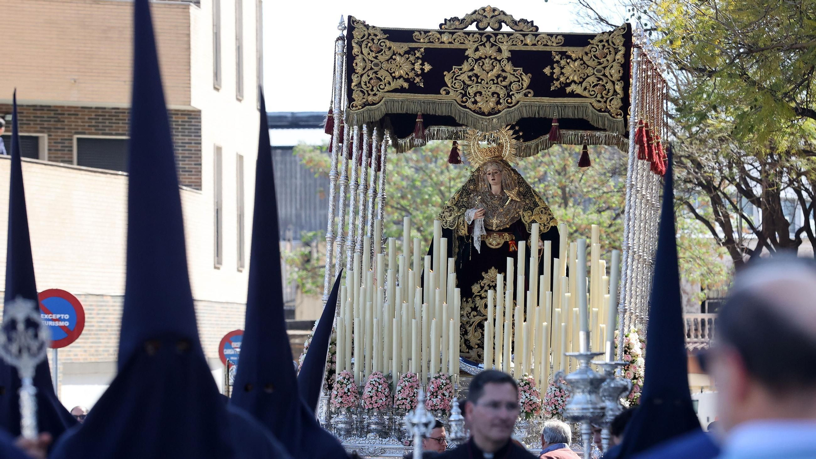 Imágenes de la Hermandad del Perdón en el Domingo de Ramos de Jerez 2025