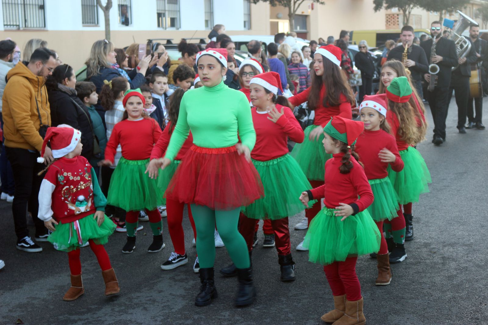 Los Reyes Magos visitan la barriada Río San Pedro