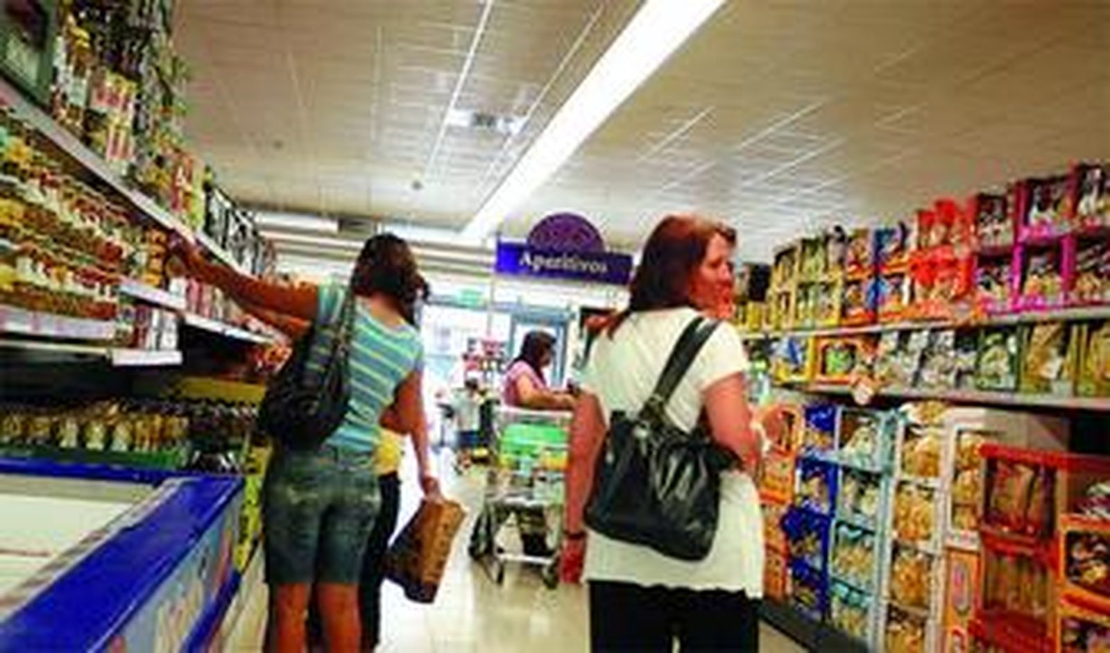 Imagen del interior de un supermercado de la barriada de El Palo.