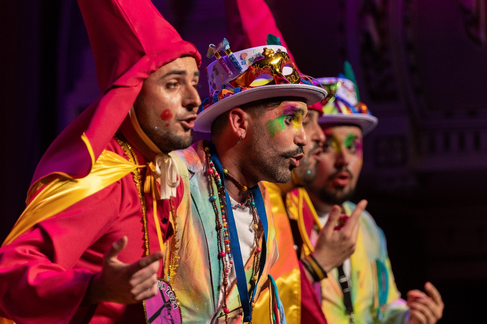 Imágenes de la actuación de la murga de Ayamonte "Pa cruz, esta que llevo encima" en el Carnaval Colombino
