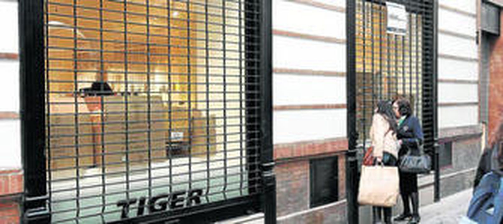 El local de la calle San Eloy ya luce los rótulo del nuevo negocio que abrirá al público de forma inminente.