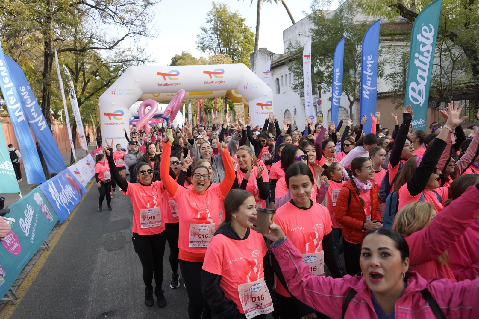 Búscate en las fotos de la Carrera de la Mujer de Sevilla