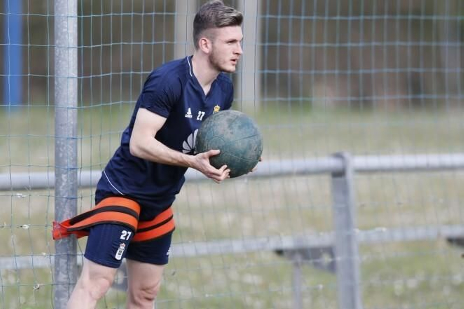 Viti, en un entrenamiento con el Real Oviedo.
