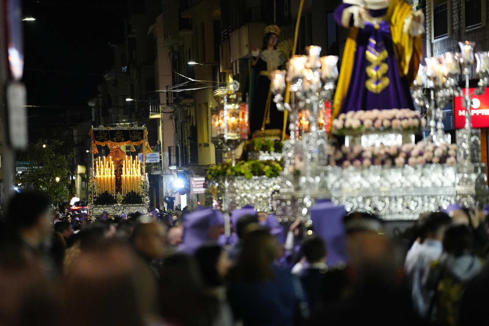 Viernes Santo en Lucena: Emoción ante el paso del Santo Entierro Viernes Santo en Lucena: Emoción ante el paso del Santo Entierro