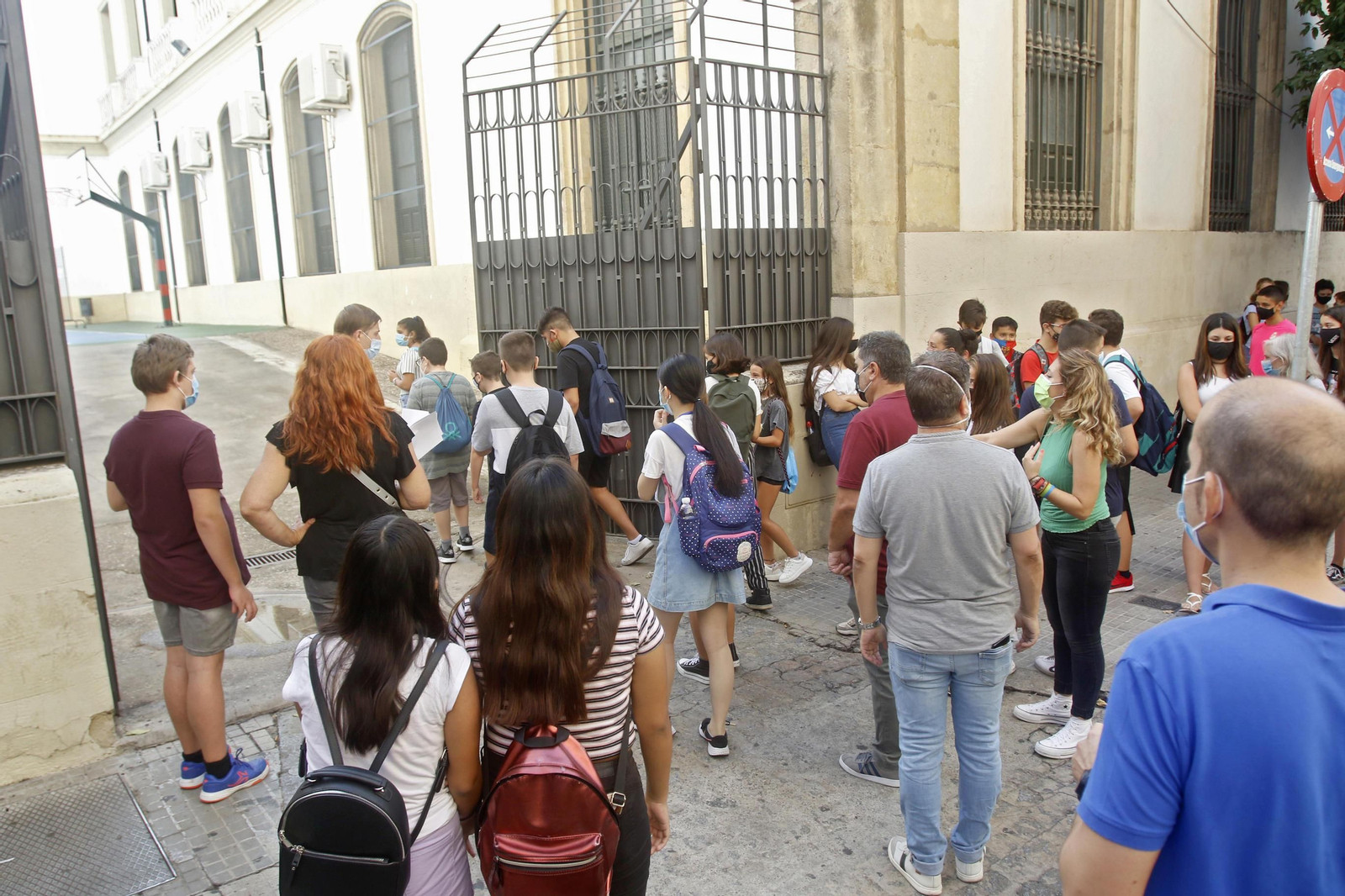 La vuelta al instituto en Córdoba en un curso marcado por el covid-19, en fotos