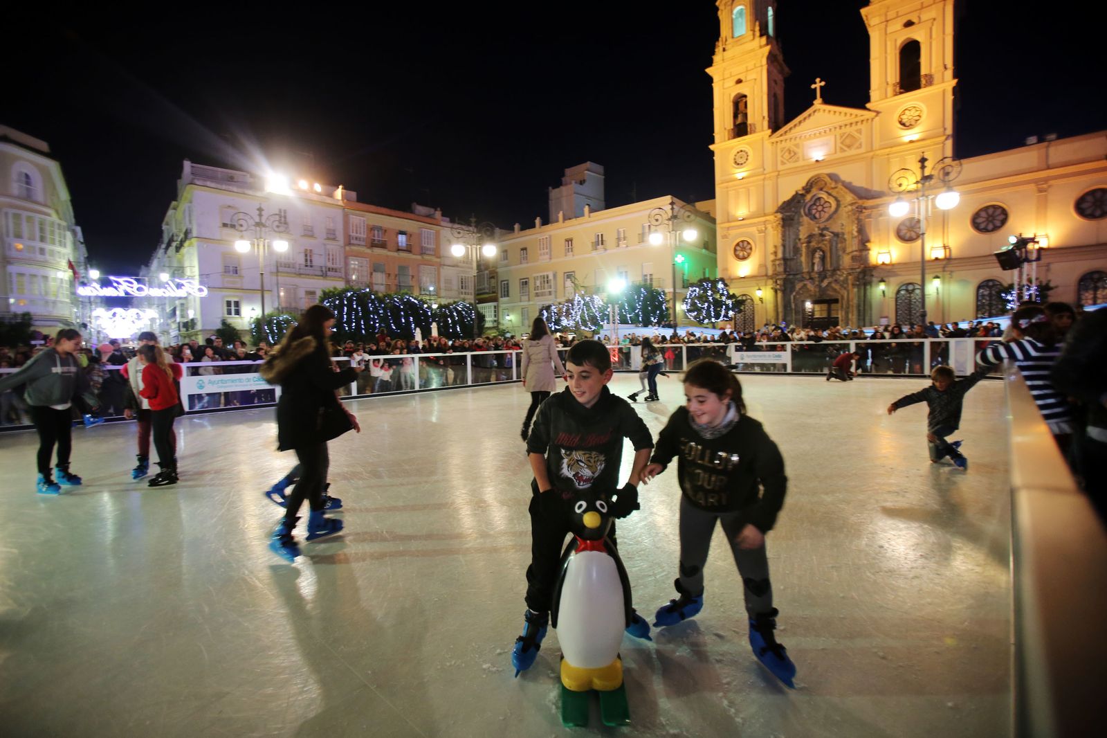 Inauguración del alumbrado extraordinario de Navidad, la pista de Hielo y la Feria de Artesanía