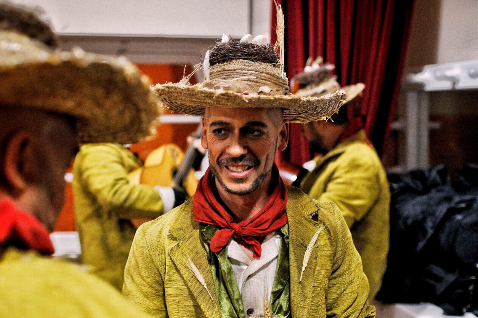 Comparsa 'Pueblejito la Frontera' en camerinos.