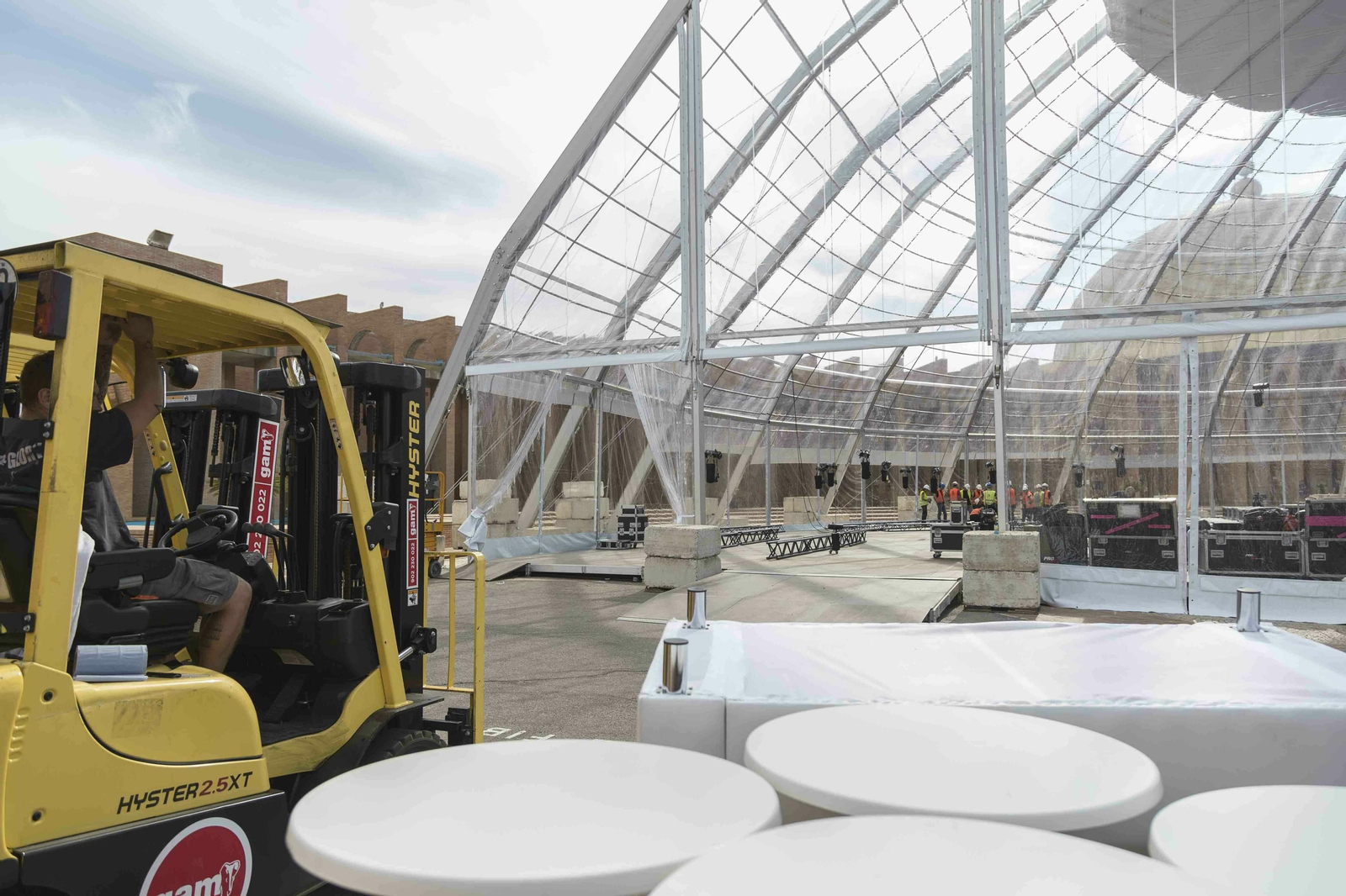 Los preparativos de la MTV en Sevilla, en imágenes