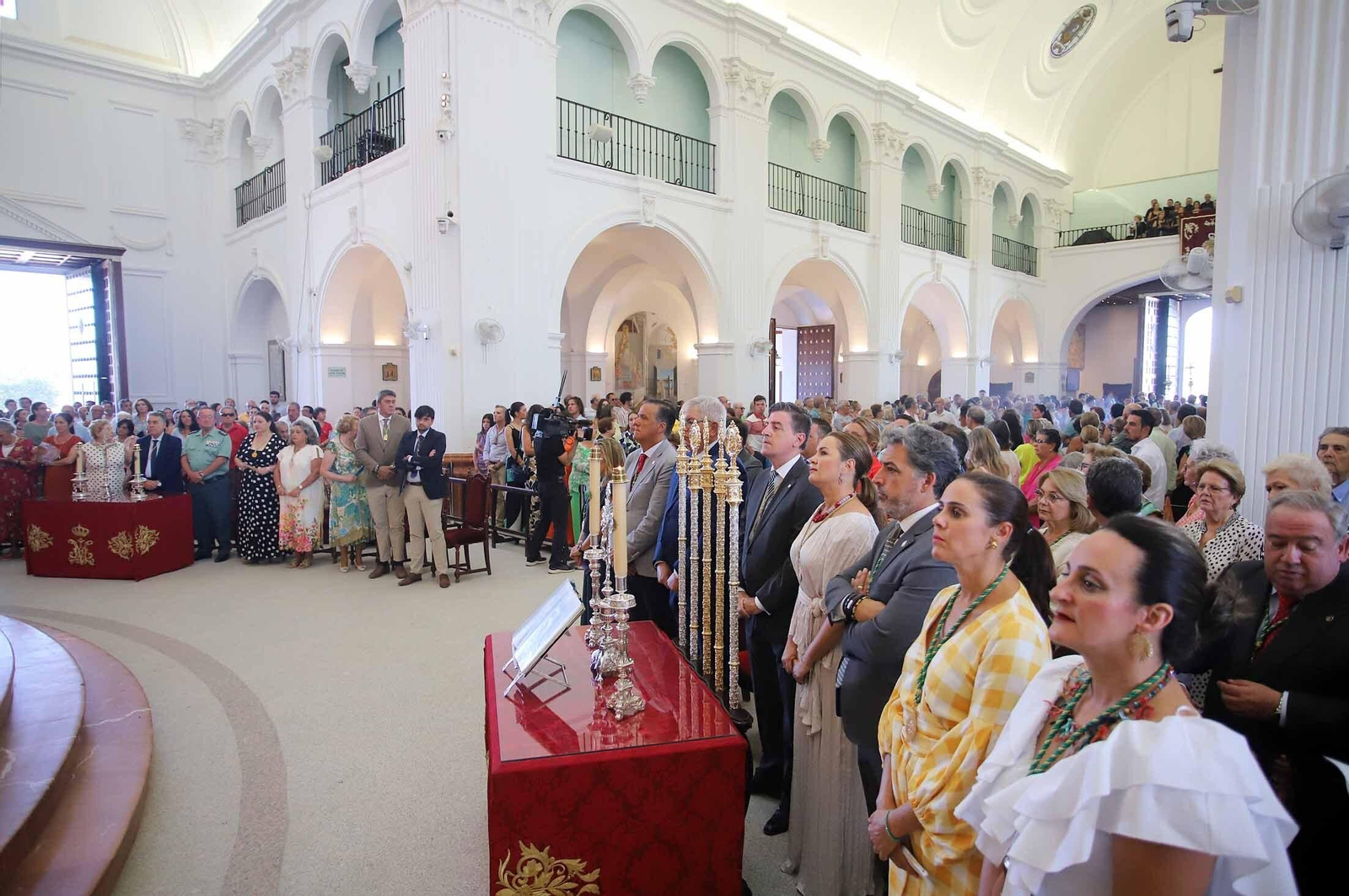 Imágenes de la procesión eucarística y solemne Función del Voto en El Rocío Chico