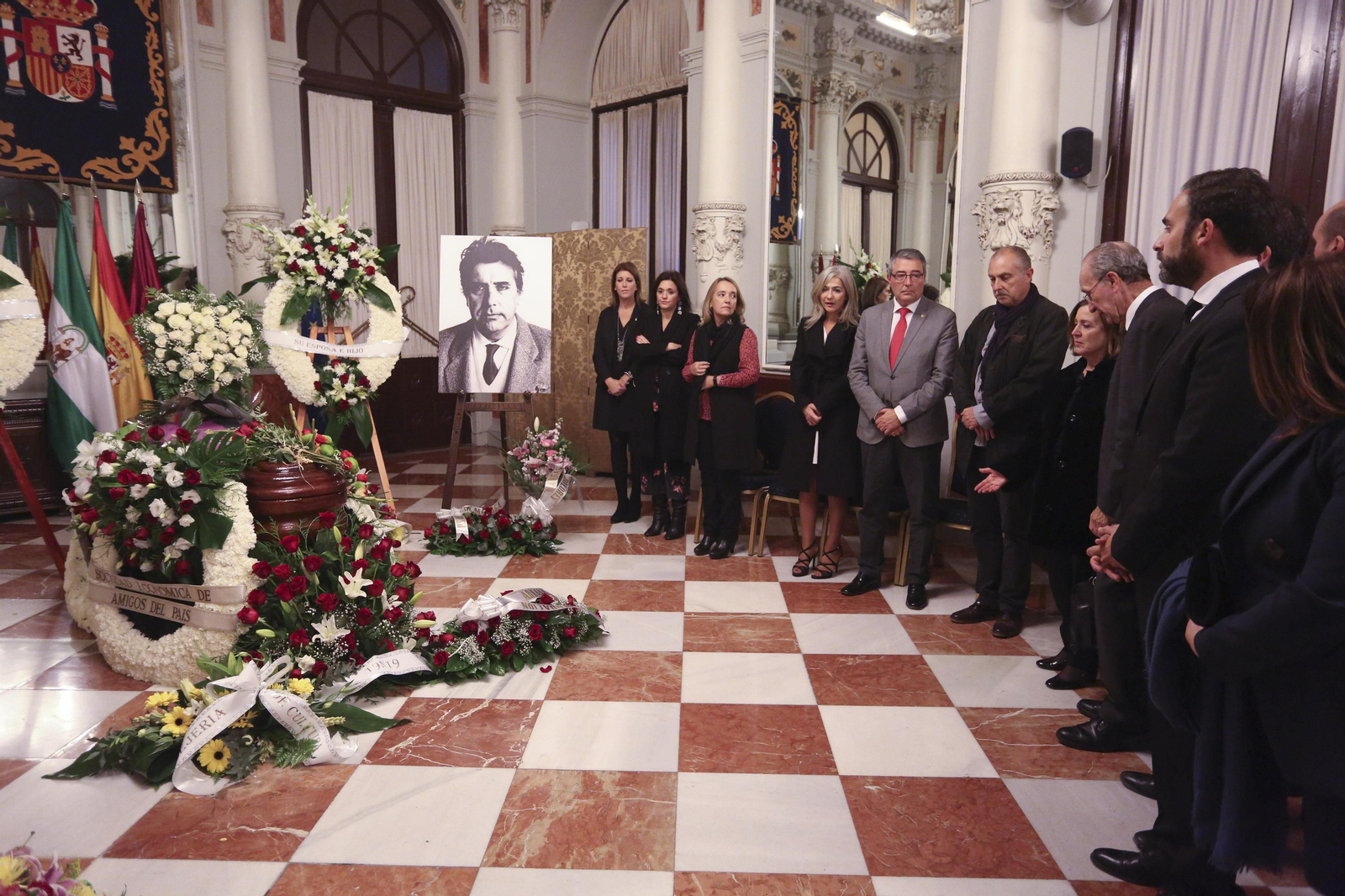 Las fotos de la capilla ardiente de Eugenio Chicano