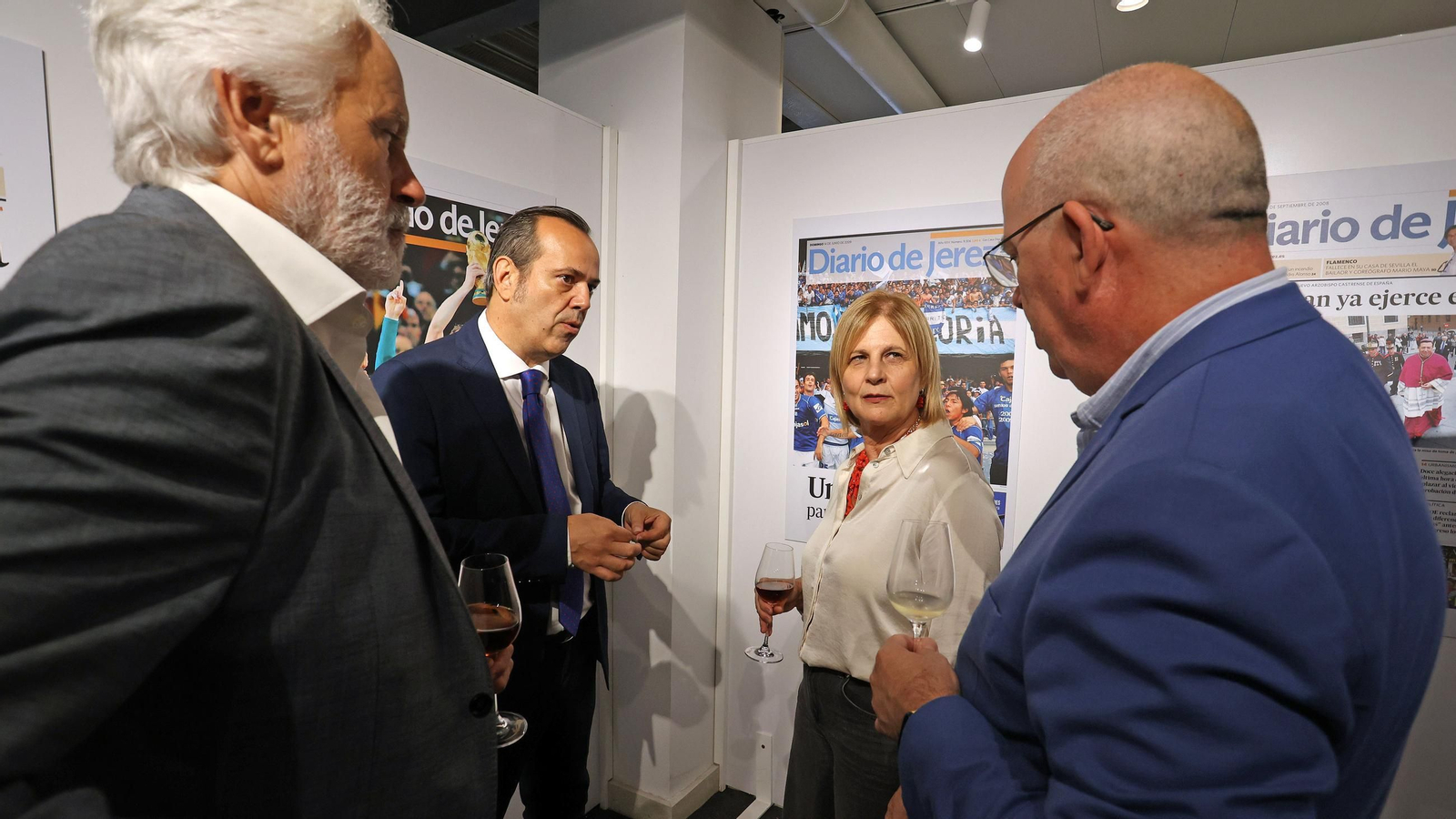 Imágenes de la exposición de portadas del Diario de Jerez en El Corte Inglés por los 40 años