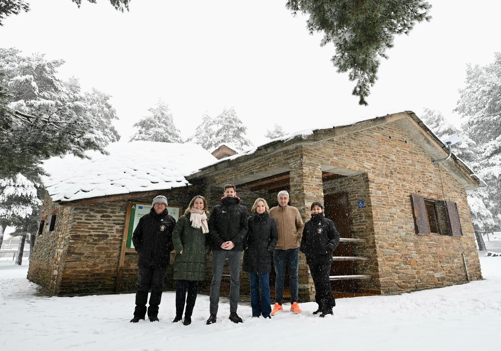 Eric Escobedo y la diputada provincial de Almería, María Luisa Cruz, junto a los alcaldes de Ferreira, Nevada y Bayárcal