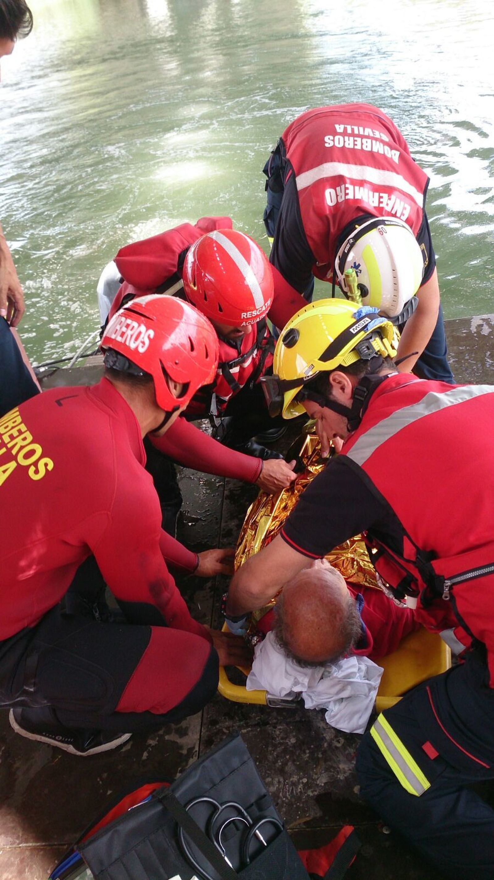 La  Unidad de Rescate Subacúatica de los Bomberos de Sevilla