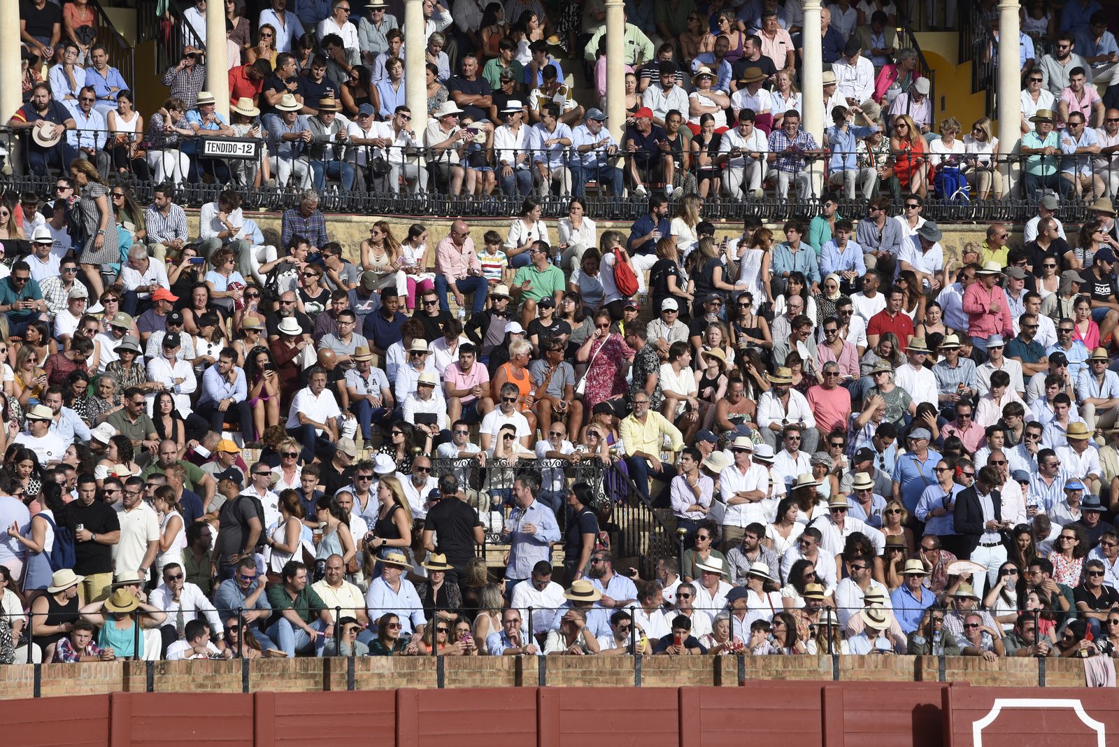 Búscate en la tercera corrida de toros de la Feria de San Miguel de Sevilla
