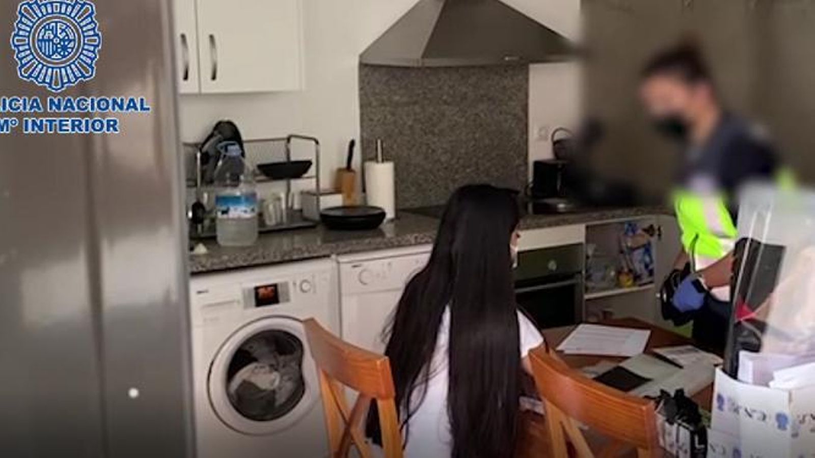 Una de las mujeres liberadas por la Policía