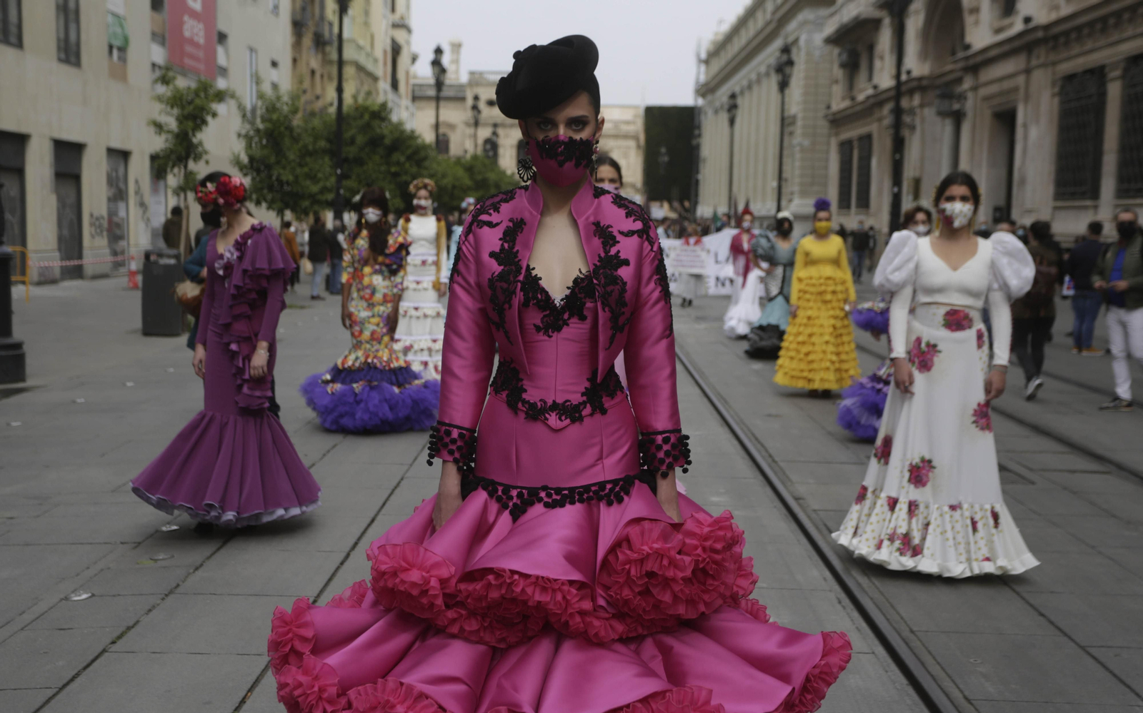 Las imágenes de la manifestación del sector de la moda flamenca