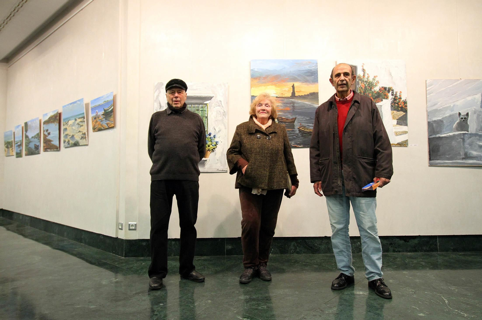 Imágenes de la Inauguración de la exposición del taller de arteterapia de Aramburu en la sala de la Caja Rural del Sur