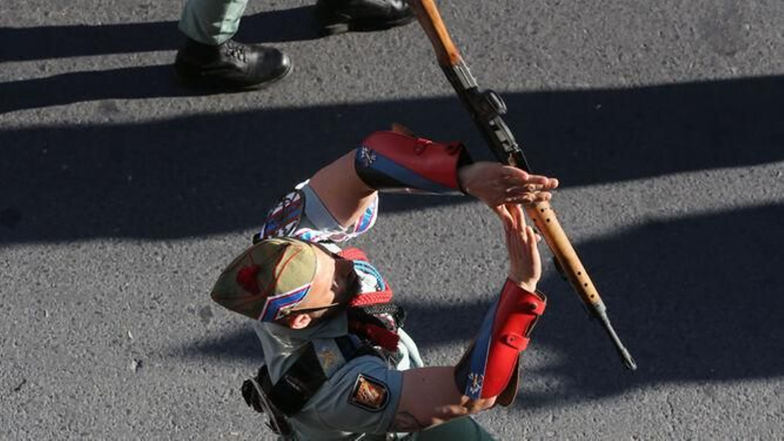 Así fue la procesión del Cristo de la Vera+Cruz acompañado por la Legión en el año 2019
