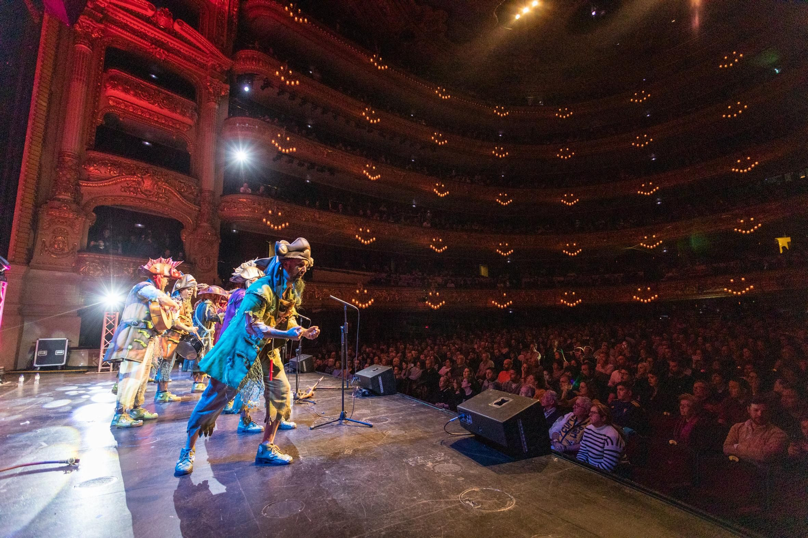 La chirigota 'La maldición de la lapa negra' cerro la jornada