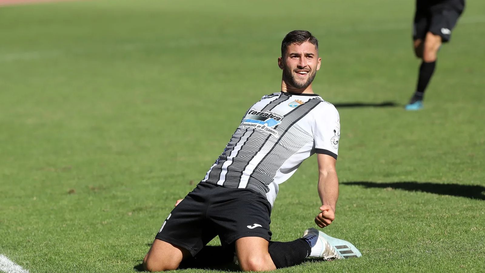 Chuma celebra el Chapín su gol en el derbi ante el Xerez DFC que ganó su equipo por 1-2.