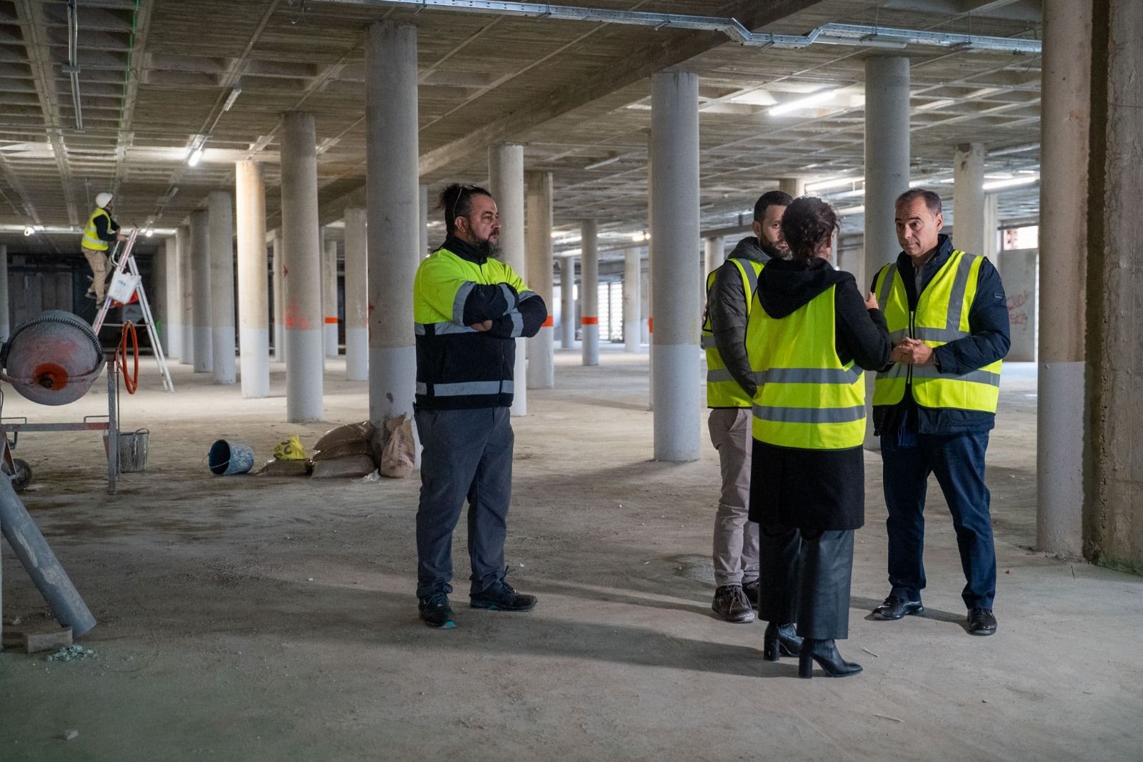 La visita institucional al parking de Los Nadales.