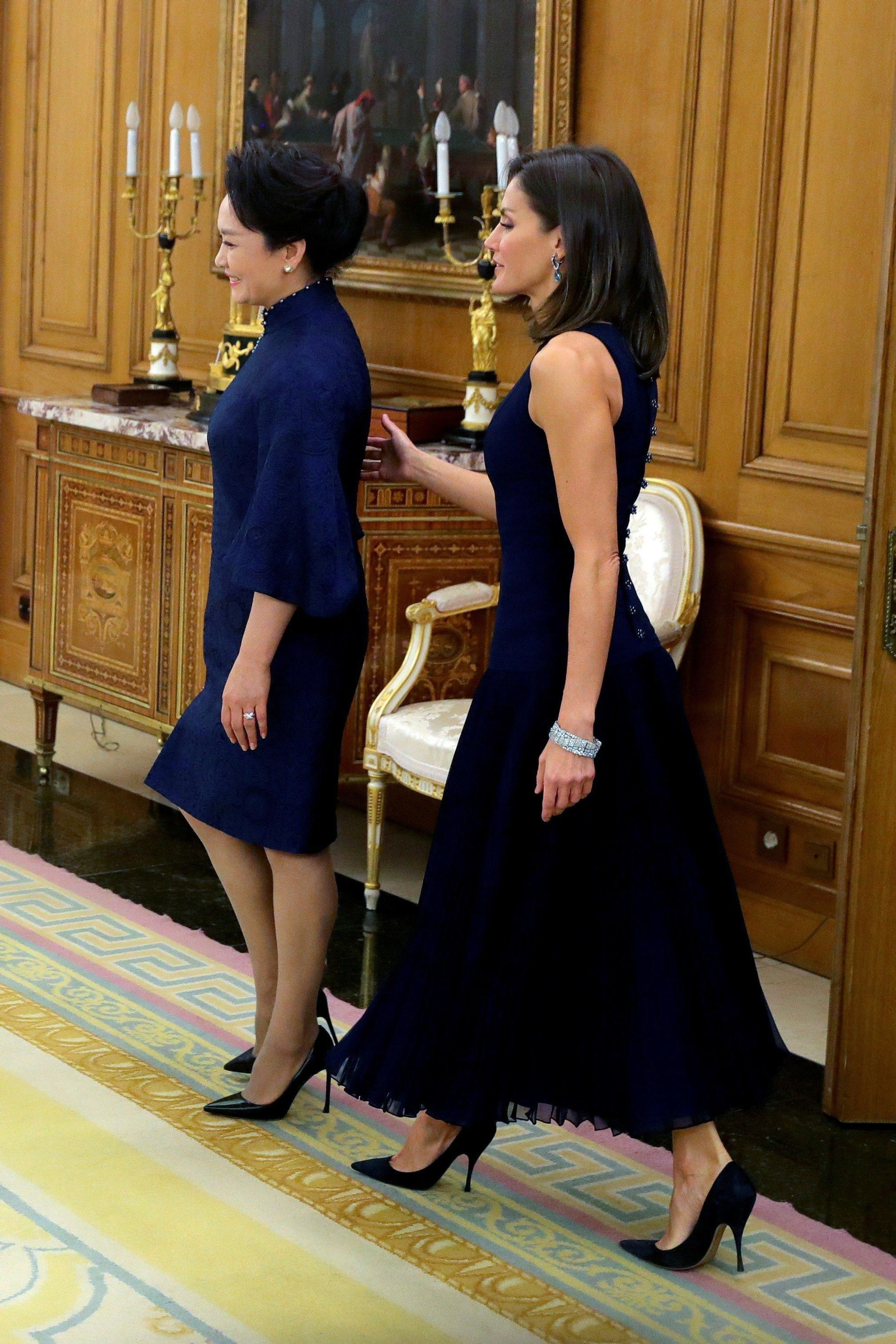 La reina Letizia, y la primera dama china en la cena de gala celebrada en el Palacio de la Zarzuela.