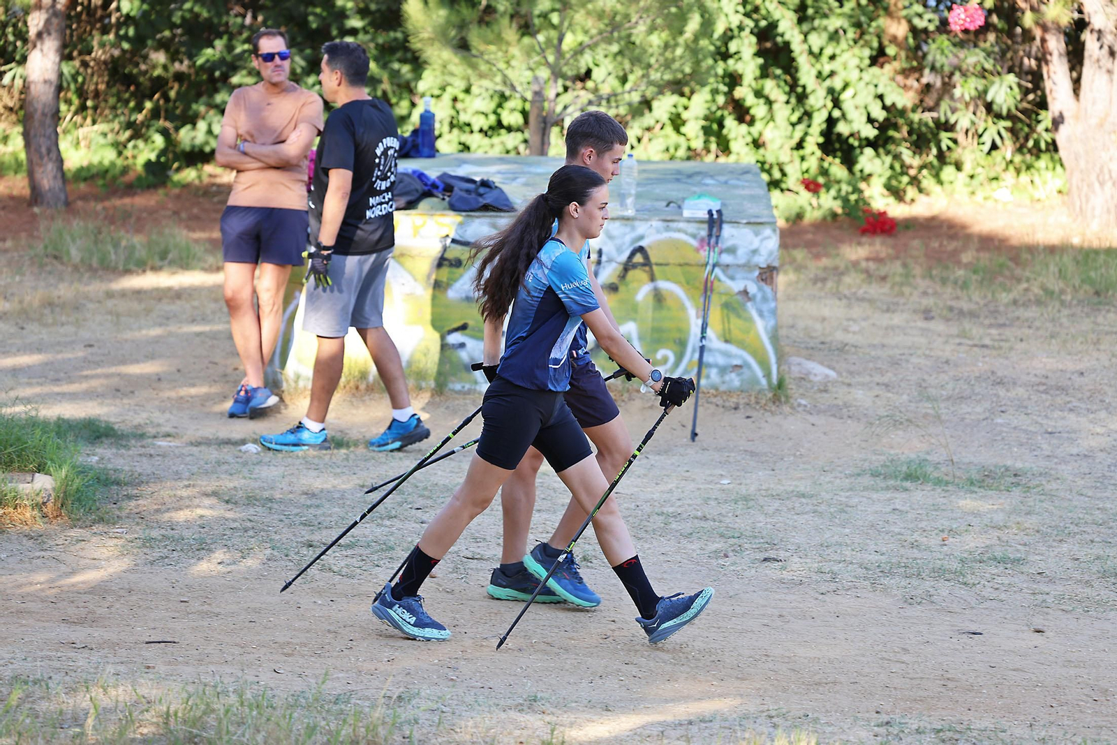 Imágenes de un entrenamiento de marcha nórdica del CD Multideportes
