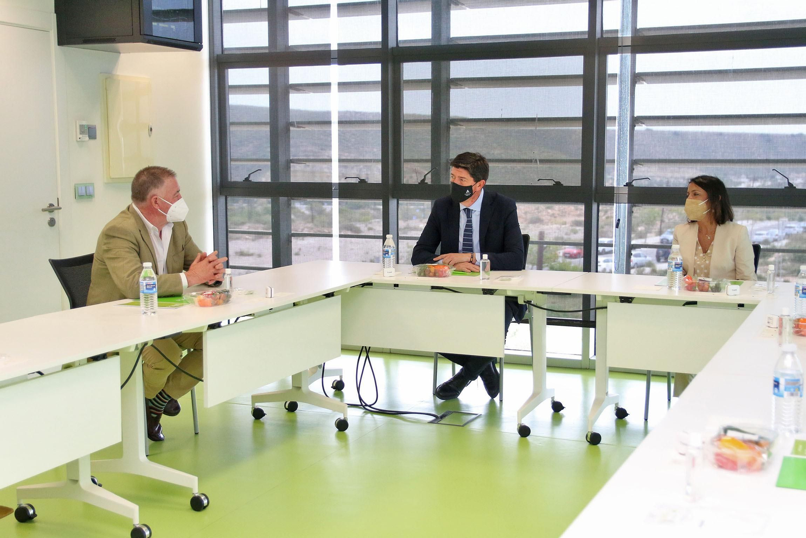 Fotogalería de la visita de Juan Marín a Kimitec, al PITA y a Unica Group