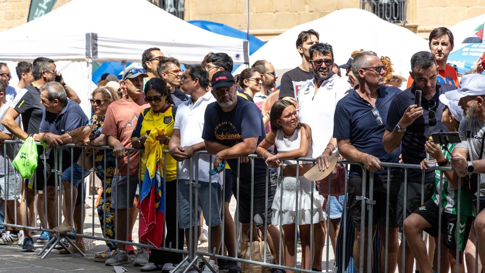 La salida de La Vuelta desde Úbeda, en imágenes