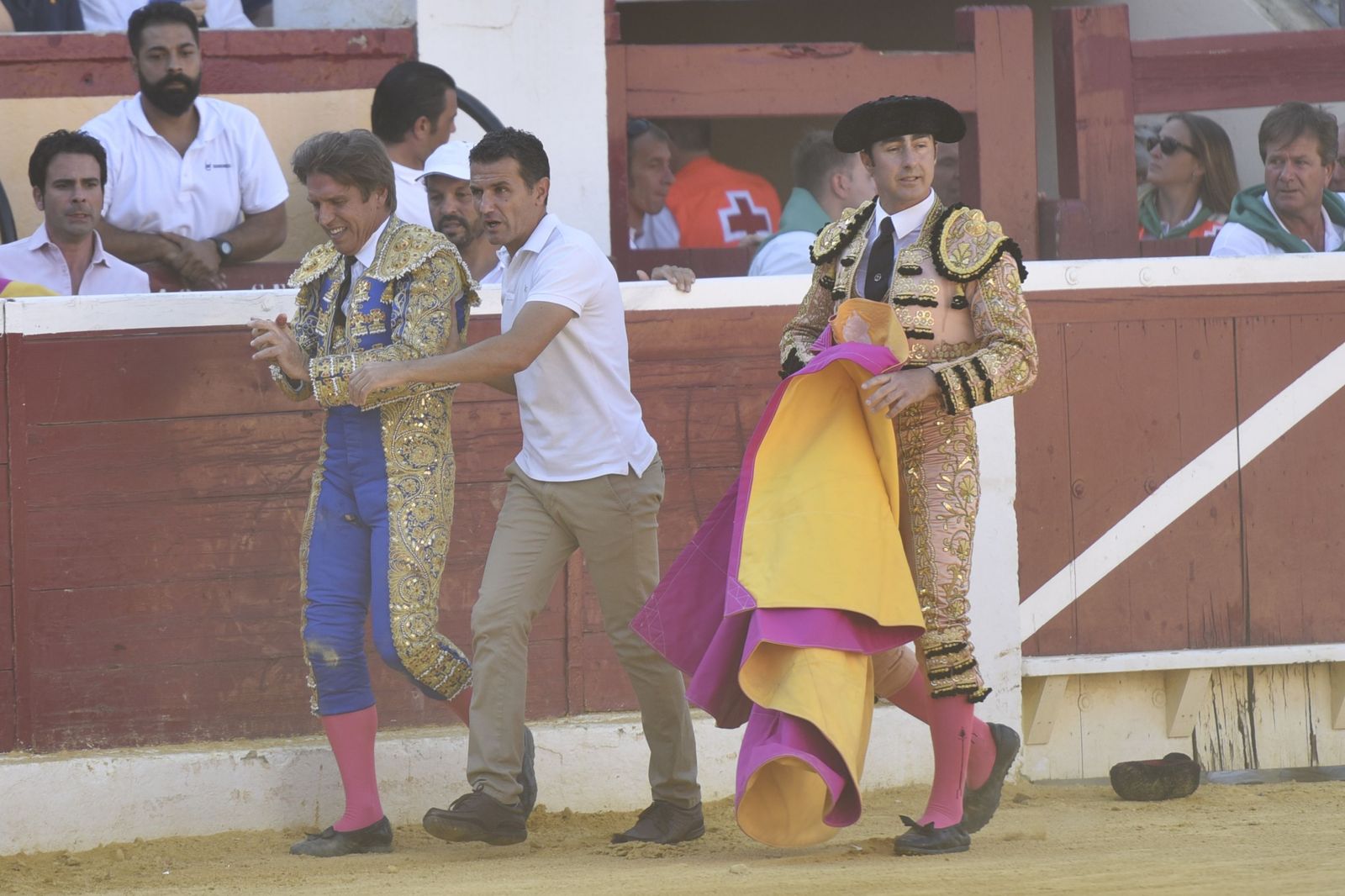 Manuel Díaz 'El Cordobés'  tras la cogida sufrida en Huesca.