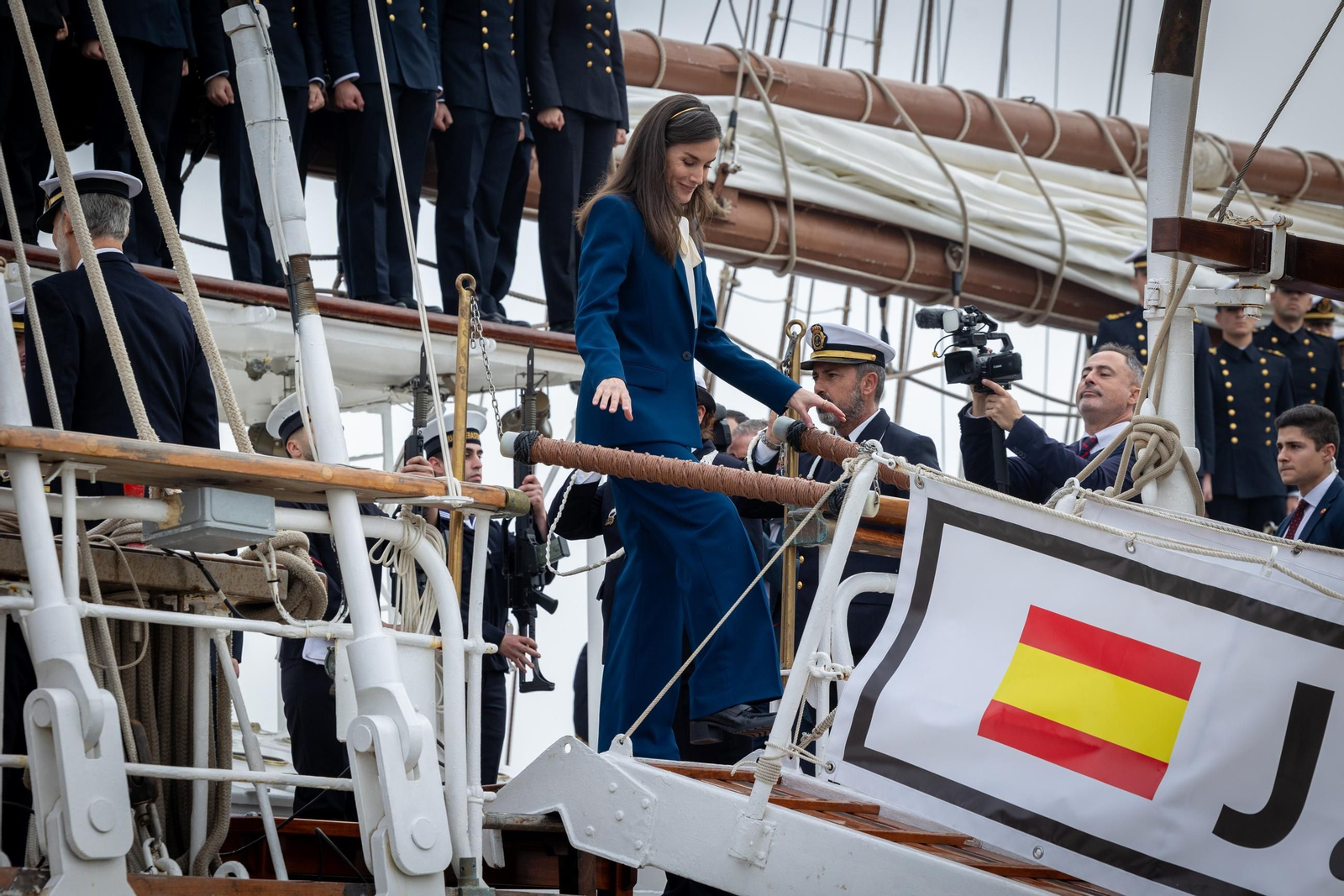 Imágenes de la despedida del 'Elcano' desde Cádiz con la Princesa Leonor como guardiamarina Imágenes de la despedida del 'Elcano' desde Cádiz con la Princesa Leonor como guardiamarina