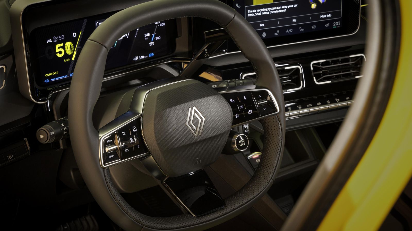 Son tres los modos de conducción que propone Renault y que se selecciona desde el botón situado en el volante, por lo demás, multifunción y regulable en altura o profundidad.