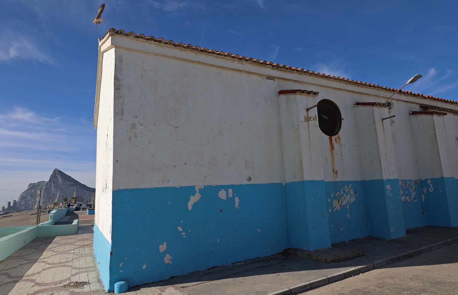 Imágenes de los desperfectos de la iglesia Nuestra Señora del Carmen en La Línea